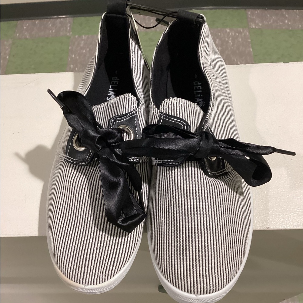 dELiA*s Girl's  Flats- Size:6